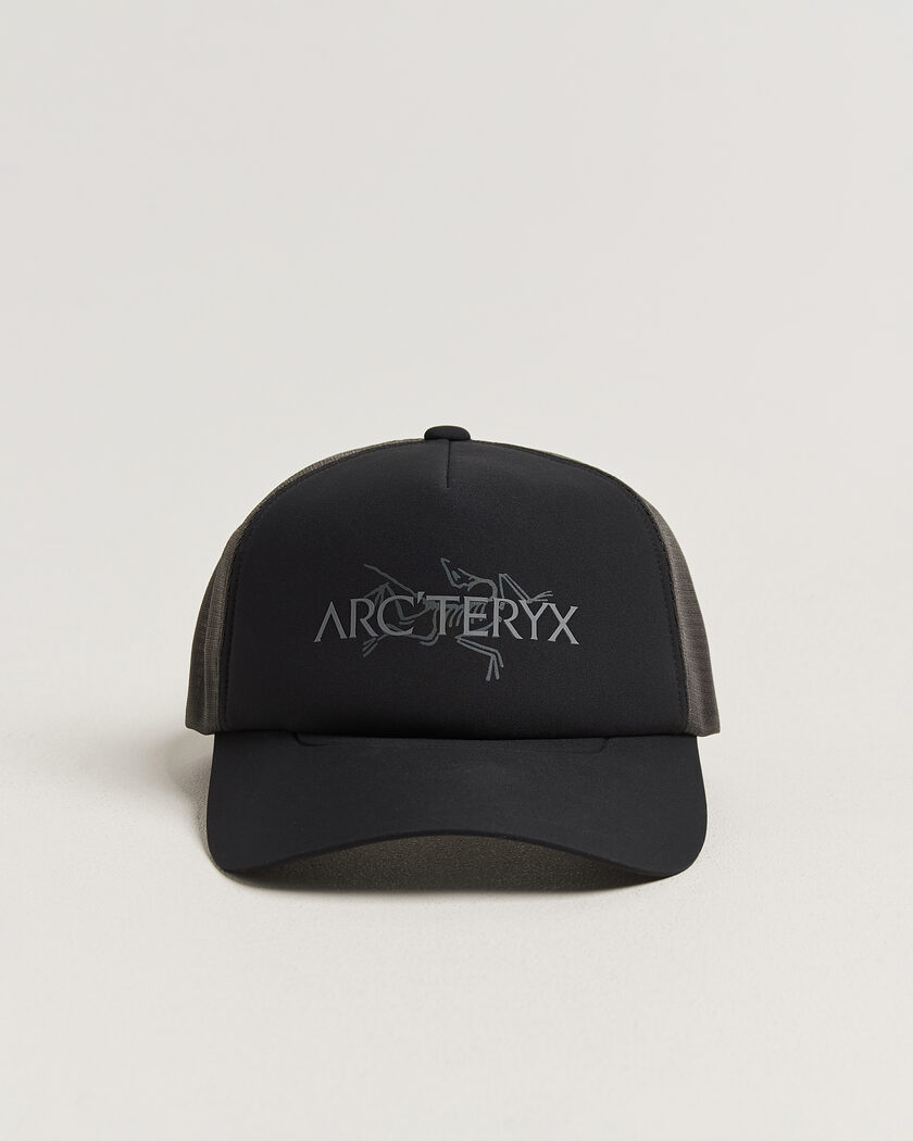 Arc'teryx Bird Word Trucker Cap Black/Cloud – Svart