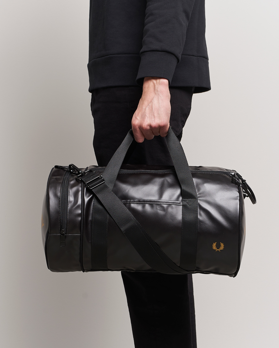 Herre | Vesker | Fred Perry | Tonal Classic Barrel Bag Black/Gold