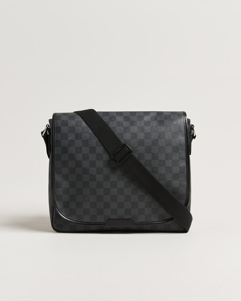Louis Vuitton Pre-Owned Daniel MM Shoulder Bag Damier Graphite – Grå