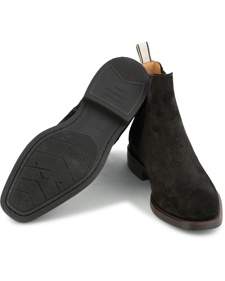 GANT James Chelsea Boot Black Suede hos CareOfCarl.no