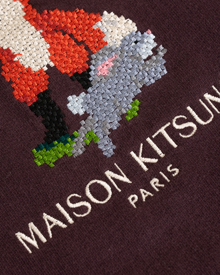 Maison Kitsune Sweatshirt Pixel Fox Burgundy hos CareOfCarl.no