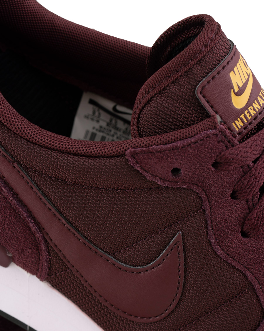 Nike Internationalist Sneaker Burgundy hos CareOfCarl.no