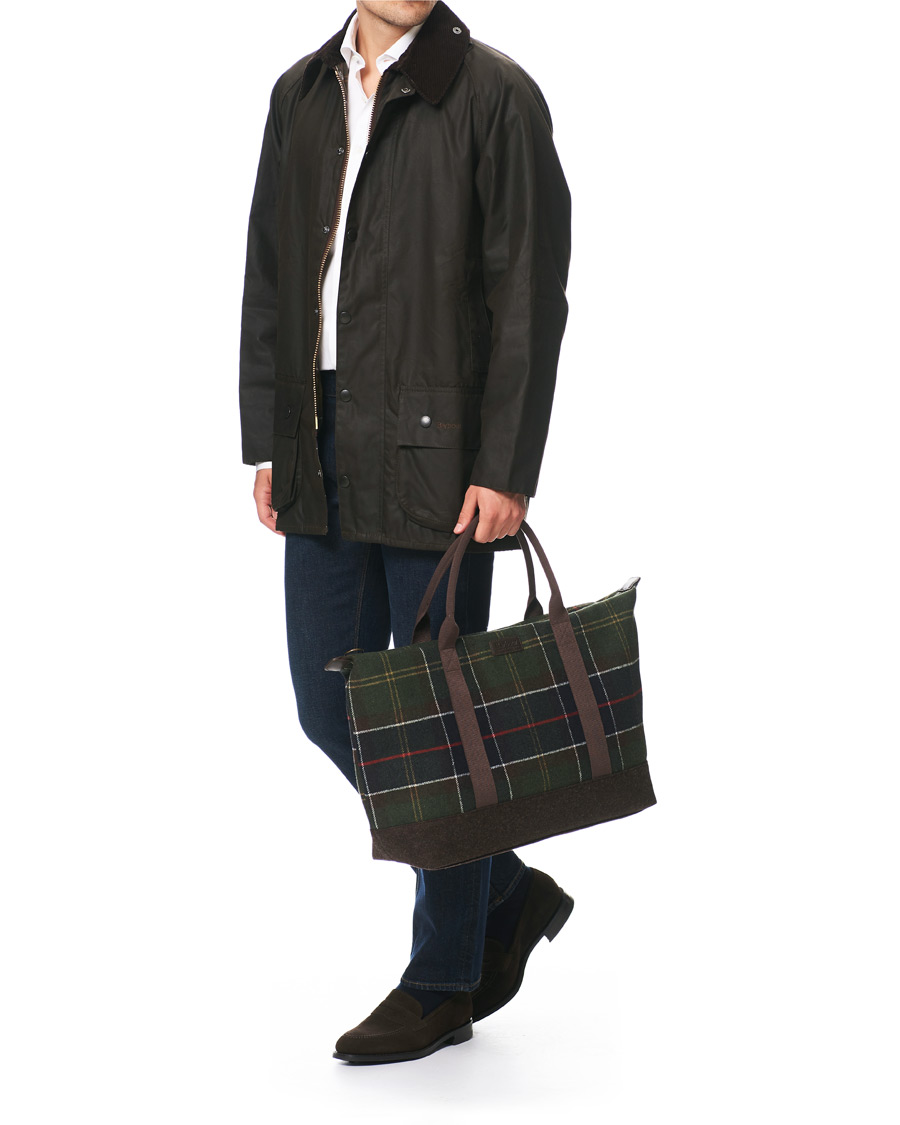 Barbour Lifestyle Elgin Holdall Classic Tartan hos CareOfCarl.no