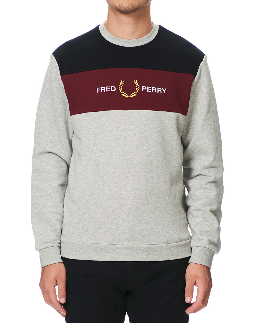 Fred Perry Embroidered Panel Sweatshirt Marl Grey hos CareOfCarl.no