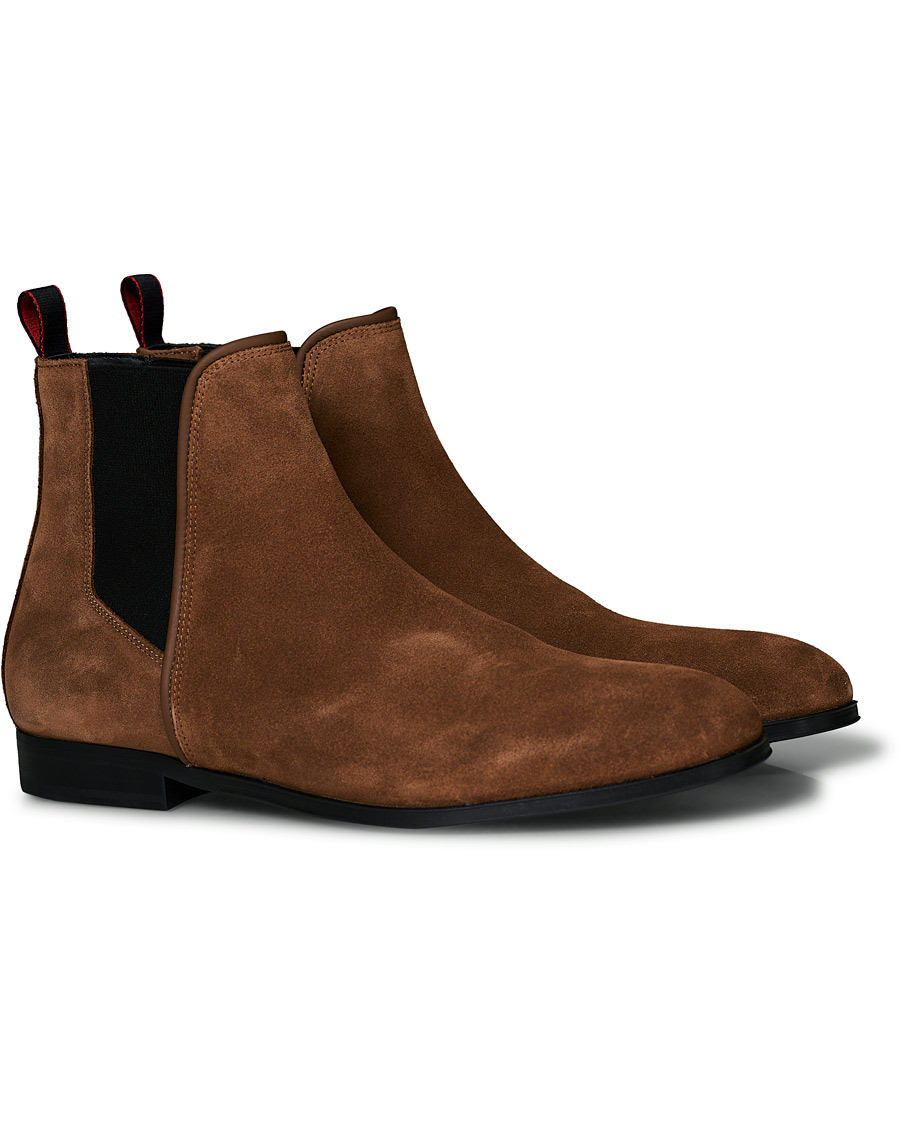 HUGO Boheme Chelsea Boot Medium Brown Suede hos CareOfCarl.no