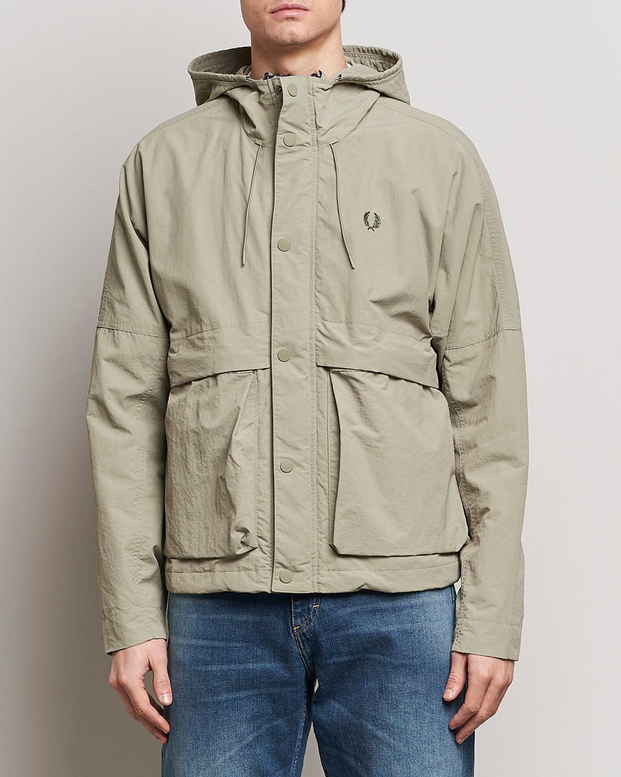 Herre | Klær | Fred Perry | Cropped Ripstop Hooded Jacket Warm Grey