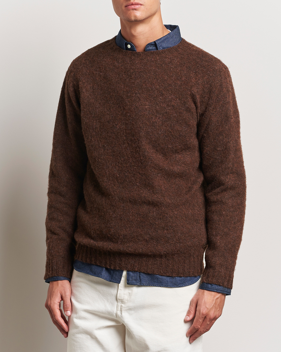 Herre | Strikkede gensere | Harley Of Scotland | Brushed Supersoft Lambswool Crewneck Coffee