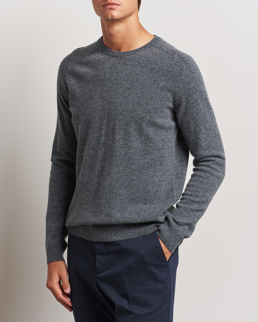 Herre | Strikkede gensere | KnowledgeCotton Apparel | Lambswool Roundneck Dark Grey