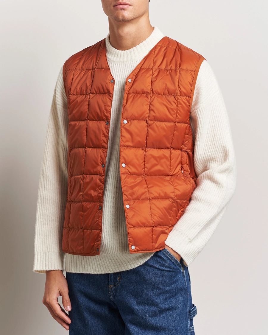 Herre | Vester | TAION | V-Neck Lightweight Down Vest Brick Orange