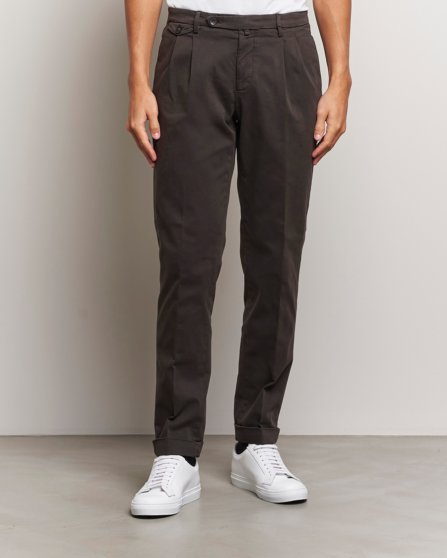 Herre | Jakke og bukse | Briglia 1949 | Easy Fit Pleated Cotton Stretch Chino Dark Brown