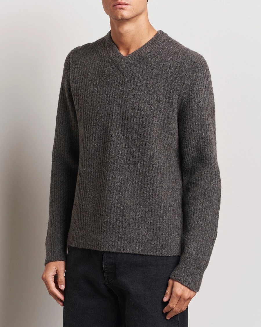 Herre |  | Samsøe Samsøe | Koji Rib Knitted V-Neck Volcanic Ash