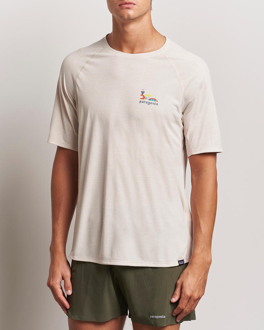 Herre | Klær | Patagonia | Short Sleeve Cap Cool Trail Graphic Shirt Pumice