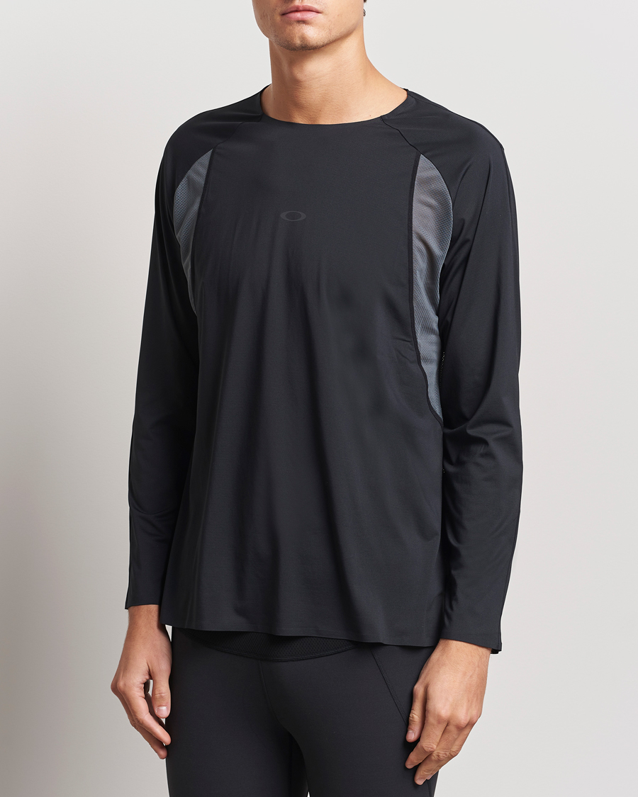 Herre |  | Oakley | Pursuit Pro Long Sleeve T-Shirt Blackout