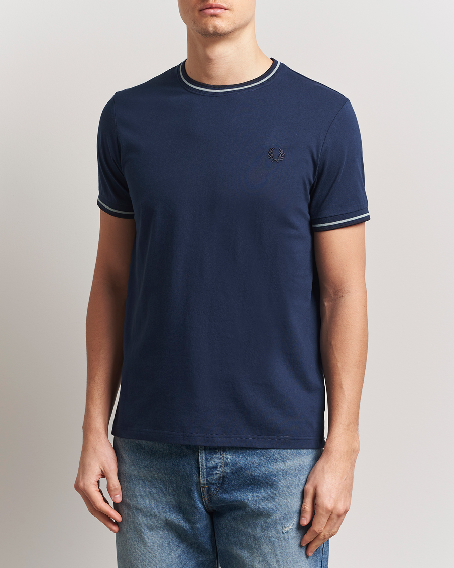 Herre | T-Shirts | Fred Perry | Twin Tipped T-Shirt Tennis Blue