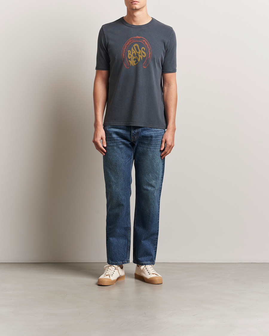 Herre | T-Shirts | Nudie Jeans | Ricky Bad News T-Shirt Antracite