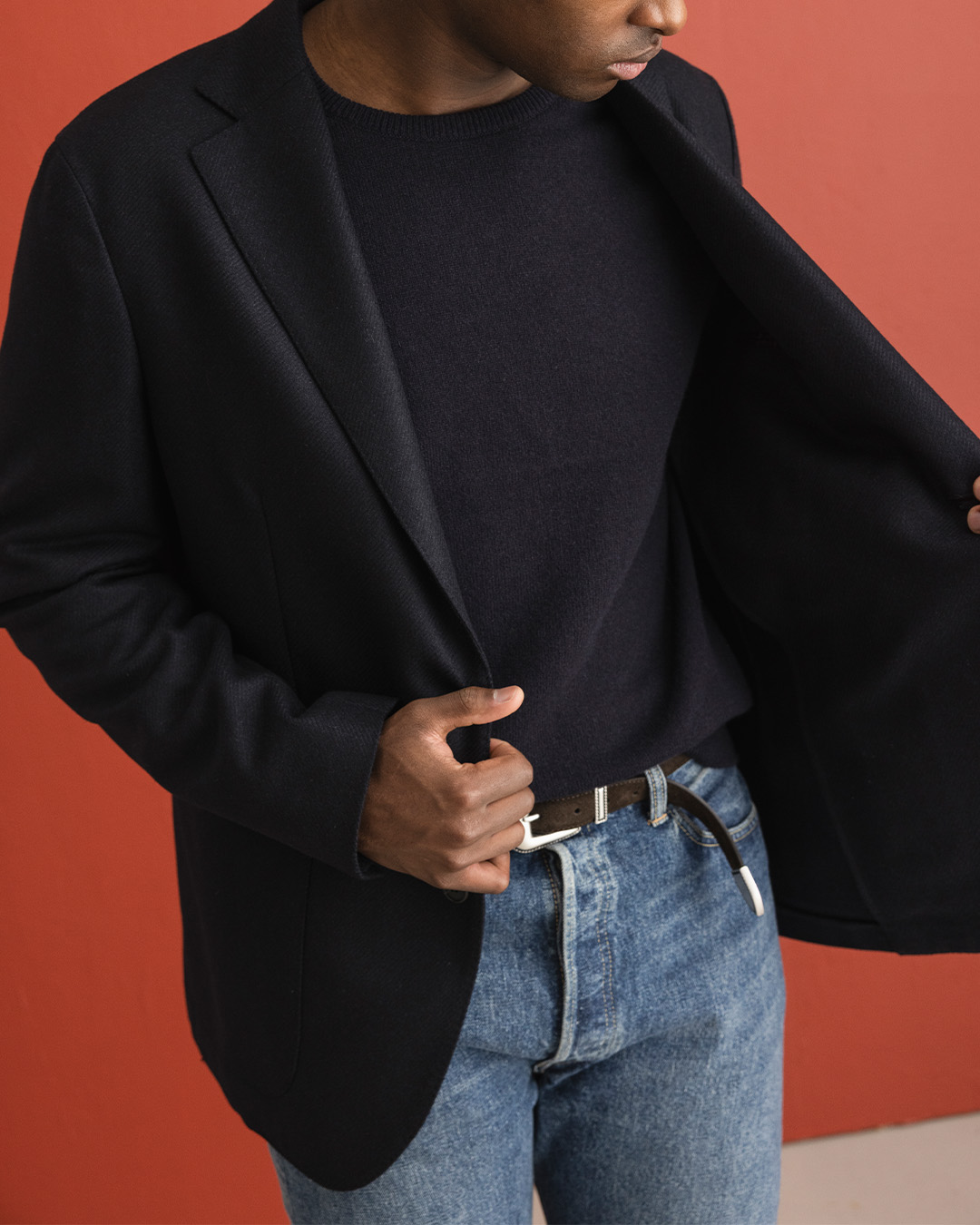 Færre plagg, sterkere uttrykk – hvorfor gjennomtenkte basisplagg gjør en forskjell